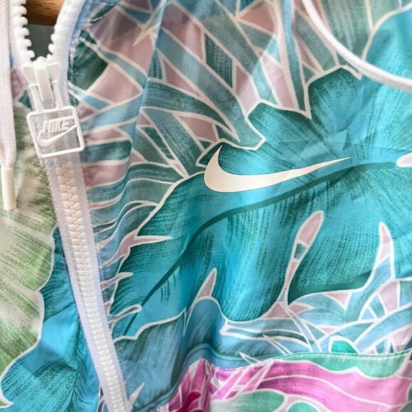 Nike Sportswear Women's Woven Floral Windrunner Crop‎ Hoodie Jacket- Size M - Picture 2 of 5